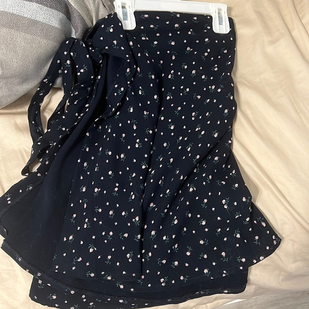 New brandy Melville skirt